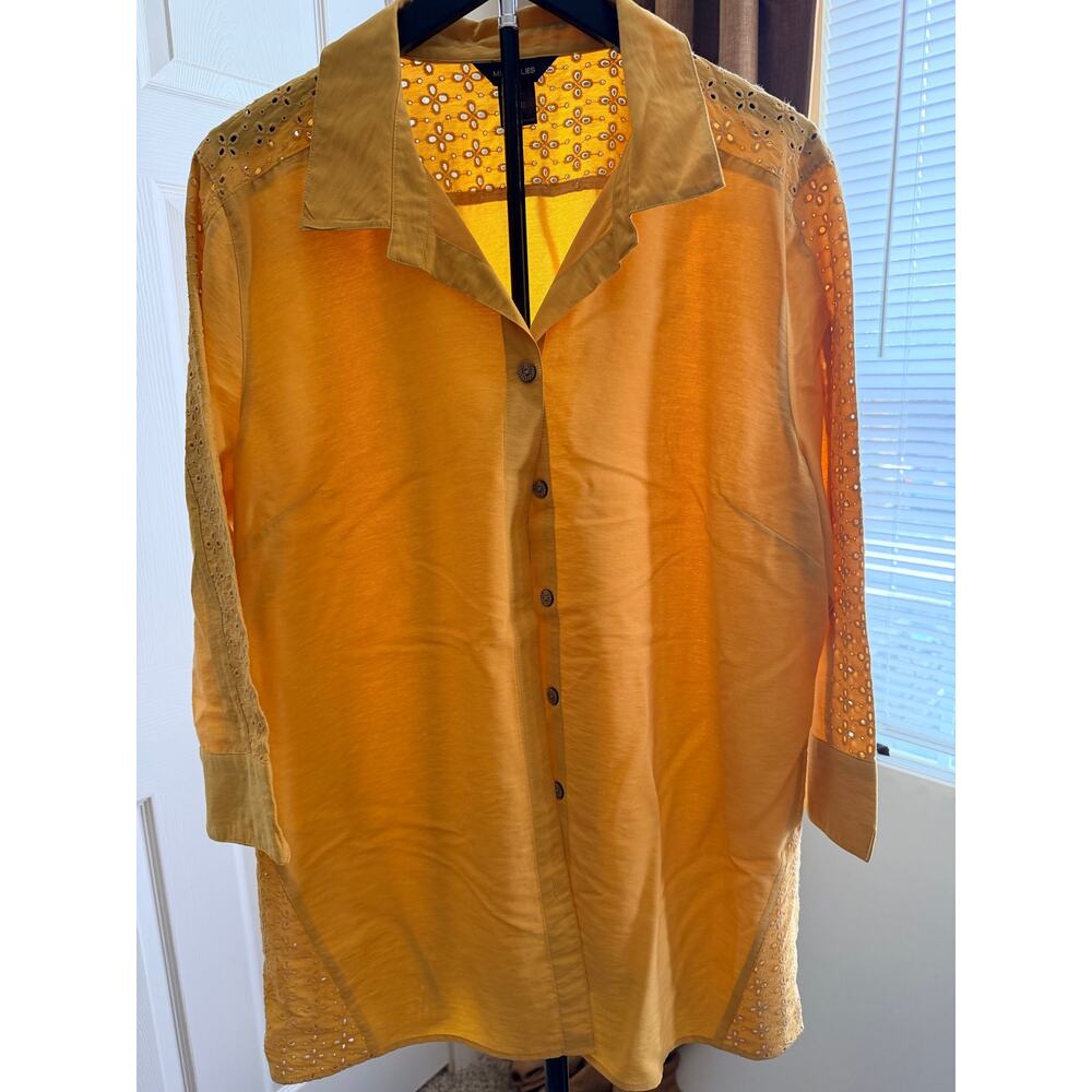 3 for $9 Multiples yellow floral keyhole top button down euc xl